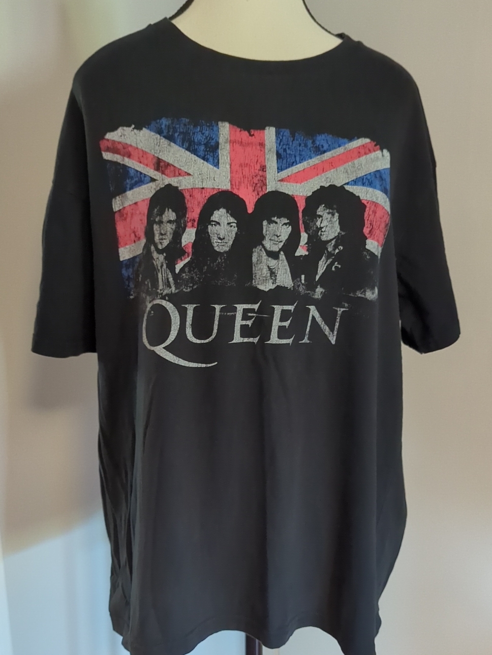 Queen Official Merch Size XL T Shirt